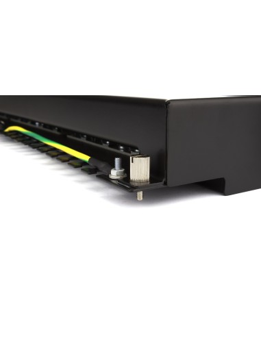 Patch Panel Cat 6 FTP rack 19" 1U Lapara Networking (Detalle toma de tierra)